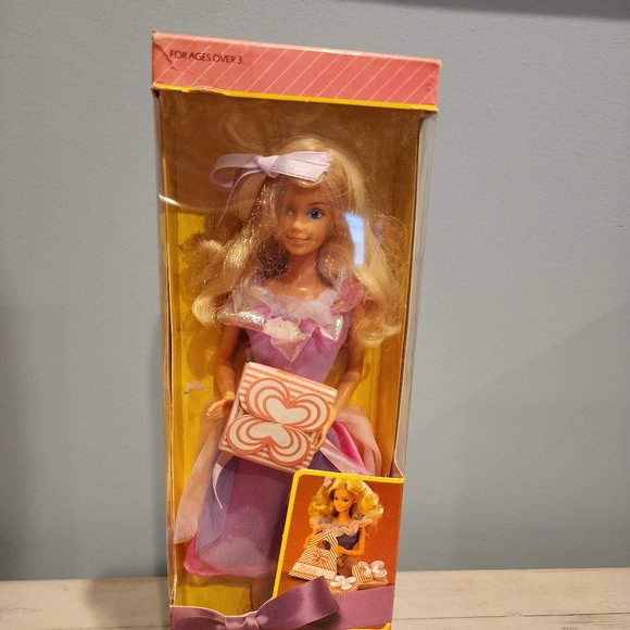 Vintage 1985 Gift Giving Barbie